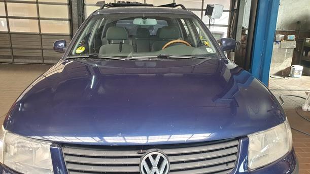 Foto: MOTORHAUBE eines VW Passat Variant 1.9 TDI Style