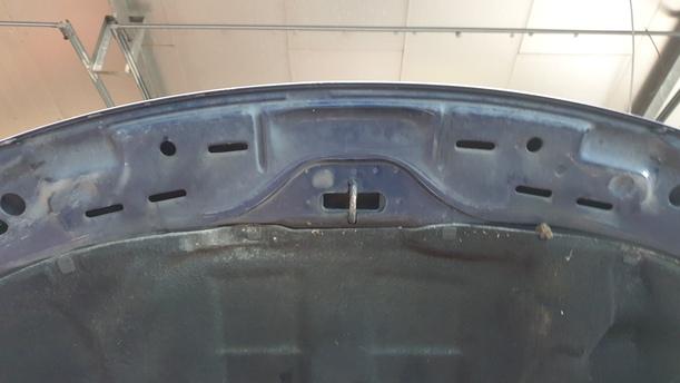 Foto: MOTORHAUBE eines VW Passat Variant 1.9 TDI Style