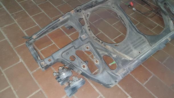 Foto: FRONTBLECH/ SCHLOSSTRÄGER ( KLIMAANLAGE ) eines VW Passat Variant 1.9 TDI Style