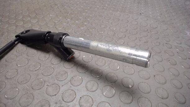 Foto: GURTSTRAFFFER VORNE LINKS ( B - SÄULE ) eines Renault Laguna Grandtour 2.0 dCi Style