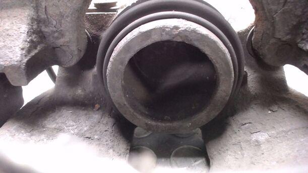 Foto: BREMSSATTEL VORNE LINKS eines Renault Laguna Grandtour 2.0 dCi Style
