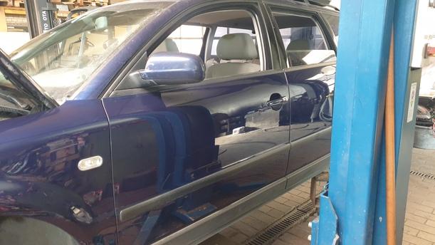 Foto: TÜR VORN LINKS eines VW Passat Variant 1.9 TDI Style