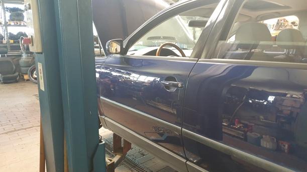 Foto: TÜR VORN LINKS eines VW Passat Variant 1.9 TDI Style