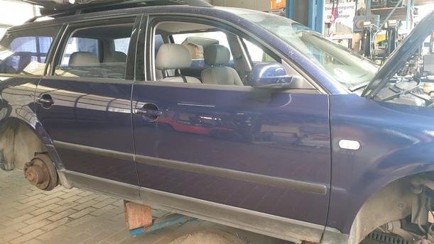 Foto: TÜR VORN RECHTS eines VW Passat Variant 1.9 TDI Style