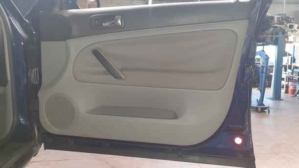 Foto: TÜR VORN RECHTS eines VW Passat Variant 1.9 TDI Style