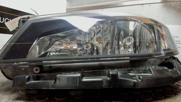 Foto: SCHEINWERFER LINKS eines Renault Laguna Grandtour 2.0 dCi Style
