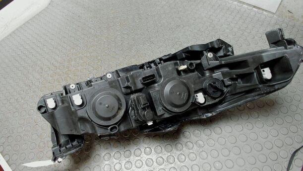 Foto: SCHEINWERFER LINKS eines Renault Laguna Grandtour 2.0 dCi Style