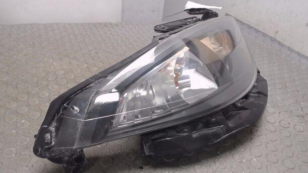 Foto: SCHEINWERFER RECHTS eines Renault Laguna Grandtour 2.0 dCi Style