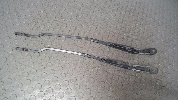 Foto: SCHEIBENWISCHERARME VORN eines VW Passat Variant 1.9 TDI Style