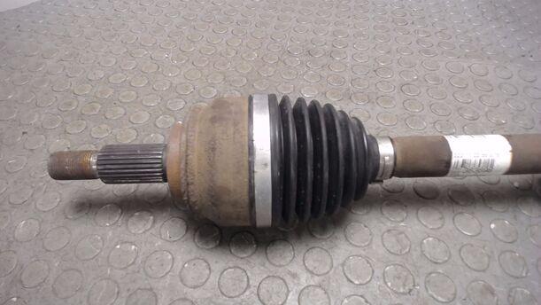 Foto: ANTRIEBSWELLE VORNE LINKS eines Renault Laguna Grandtour 2.0 dCi Style
