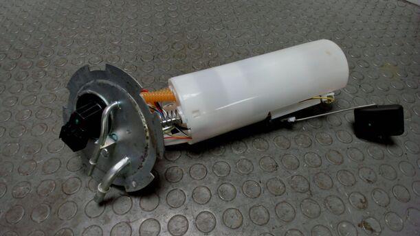 Foto: KRAFTSTOFFPUMPE ( BENZIN ) eines Daewoo Lanos 1.5 Style