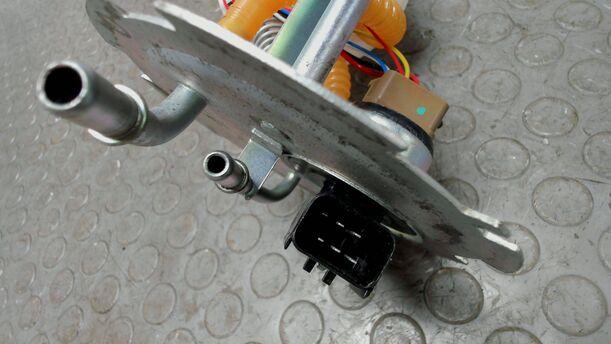 Foto: KRAFTSTOFFPUMPE ( BENZIN ) eines Daewoo Lanos 1.5 Style