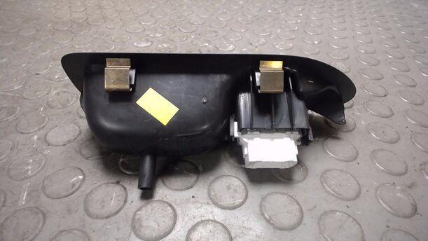 Foto: FENSTERHEBERSCHALTER HINTEN LINKS eines Renault Laguna Grandtour 2.0 dCi Style