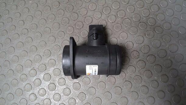 Foto: LUFTMASSENMESSER ( BOSCH ) eines VW Passat Variant 1.9 TDI Style