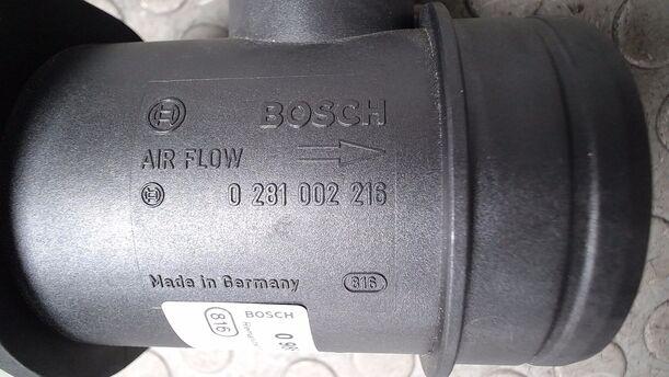 Foto: LUFTMASSENMESSER ( BOSCH ) eines VW Passat Variant 1.9 TDI Style