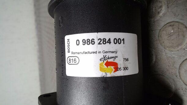 Foto: LUFTMASSENMESSER ( BOSCH ) eines VW Passat Variant 1.9 TDI Style