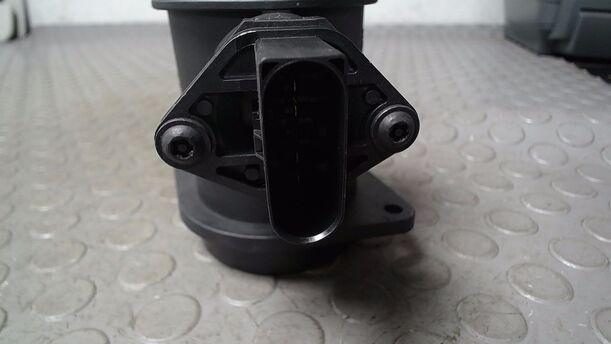 Foto: LUFTMASSENMESSER ( BOSCH ) eines VW Passat Variant 1.9 TDI Style