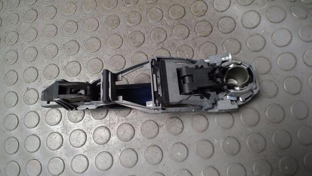 Foto: TÜRAUSSENGRIFF HINTEN LINKS eines VW Passat Variant 1.9 TDI Style