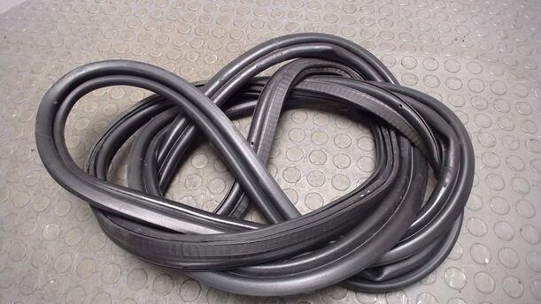 Foto: DICHTUNG HECKKLAPPE / HECKDECKEL eines Renault Laguna Grandtour 2.0 dCi Style