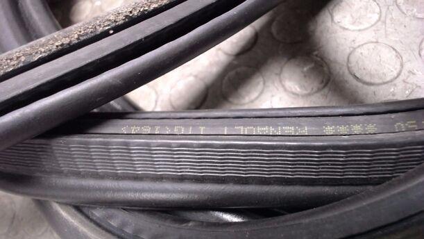 Foto: DICHTUNG HECKKLAPPE / HECKDECKEL eines Renault Laguna Grandtour 2.0 dCi Style