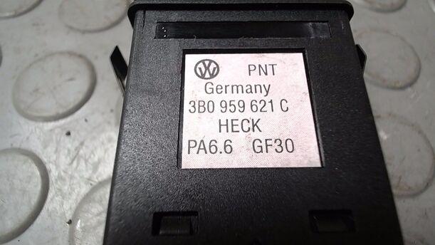 Foto: SCHALTER HECKSCHEIBENHEIZUNG eines VW Passat Variant 1.9 TDI Style