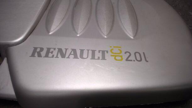 Foto: MOTORABDECKUNG / MOTORVERSCHALUNG eines Renault Laguna Grandtour 2.0 dCi Style