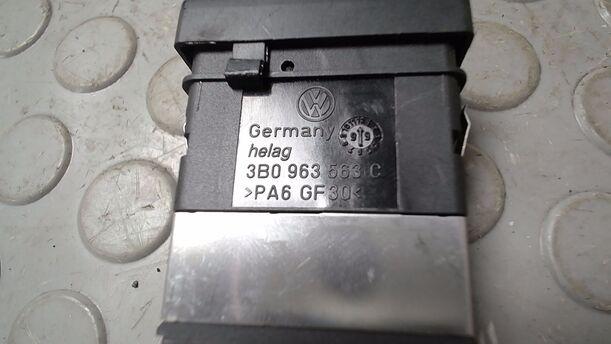 Foto: SCHALTER SITZHEIZUNG eines VW Passat Variant 1.9 TDI Style