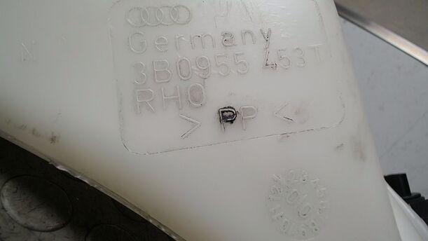 Foto: SCHEIBENWASCHBEHÄLTER eines VW Passat Variant 1.9 TDI Style