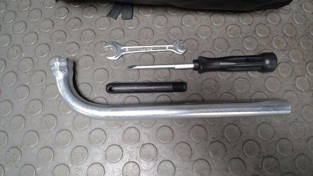 Foto: BORDWERKZEUG eines VW Passat Variant 1.9 TDI Style