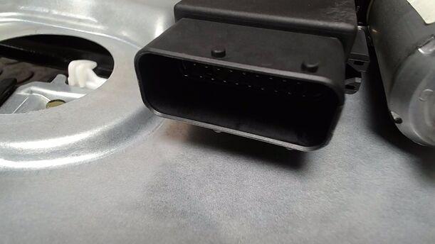 Foto: FENSTERHEBER ELEKTRISCH VORN RECHTS eines VW Passat Variant 1.9 TDI Style