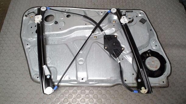 Foto: FENSTERHEBER ELEKTRISCH VORN RECHTS eines VW Passat Variant 1.9 TDI Style