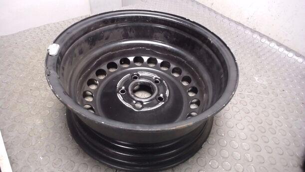 Foto: STAHLFELGE 6X15 ET45 eines VW Passat Variant 1.9 TDI Style