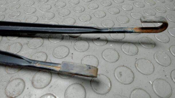 Foto: SCHEIBENWISCHERARME VORNE eines BMW 318i Style