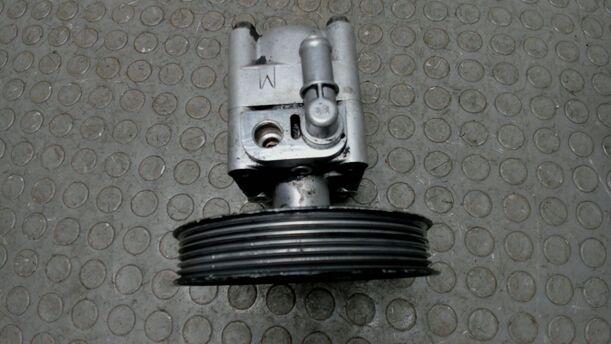 Foto: PUMPE SERVOLENKUNG eines BMW 318i Style