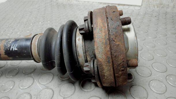 Foto: ANTRIEBSWELLE HINTEN LINKS eines BMW 318i Style