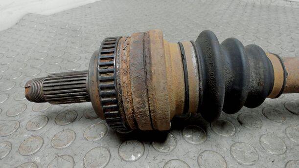 Foto: ANTRIEBSWELLE HINTEN LINKS eines BMW 318i Style