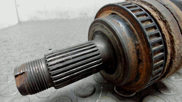Foto: ANTRIEBSWELLE HINTEN LINKS eines BMW 318i Style