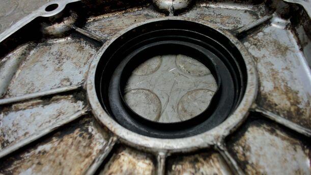 Foto: STIRNDECKEL / STEUERGEHÄUSE UNTEN eines BMW 318i Style