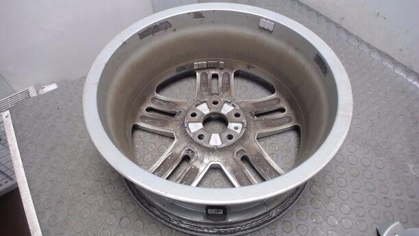 Foto: ALUFELGE 7X17 ET50 eines Renault Laguna Grandtour 2.0 dCi Style
