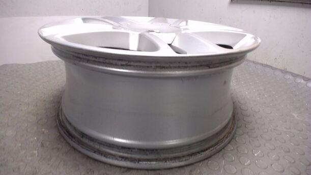 Foto: ALUFELGE 7X17 ET50 eines Renault Laguna Grandtour 2.0 dCi Style