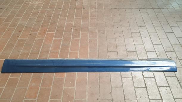 Foto: SCHWELLERBLENDE / SEITENSCHWELLER LINKS (LIMOUSINE) eines BMW 316i Style
