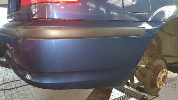 Foto: STOSSFÄNGER / STOßSTANGE HINTEN eines BMW 316i Style