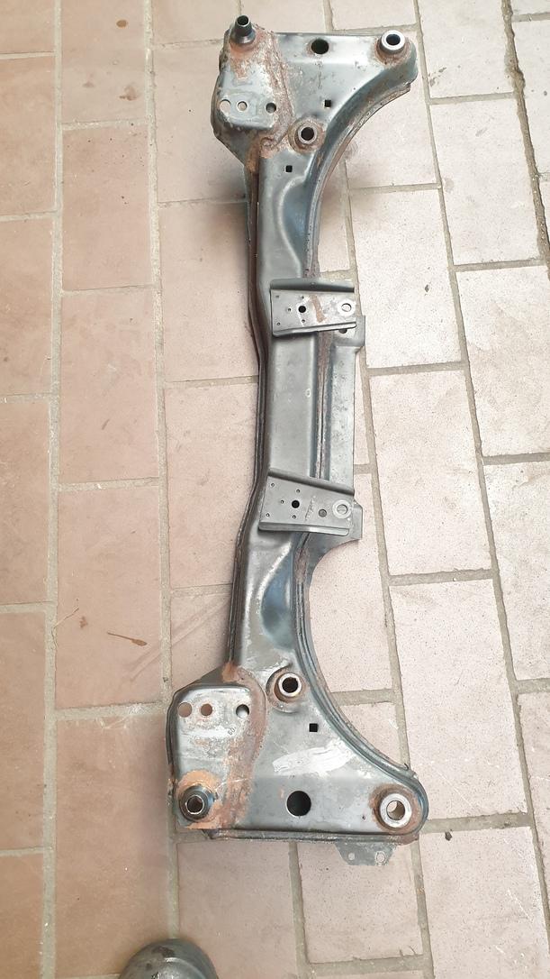 Foto: VORDERACHSE / ACHSTRÄGER VORN eines BMW 316i Style