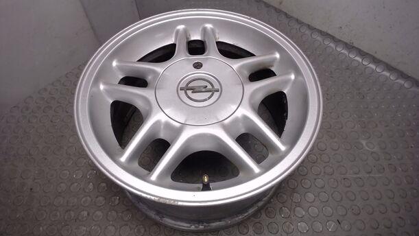 Foto: ALUFELGE 7X15 ET33 eines Opel Omega 2.0 16V Style