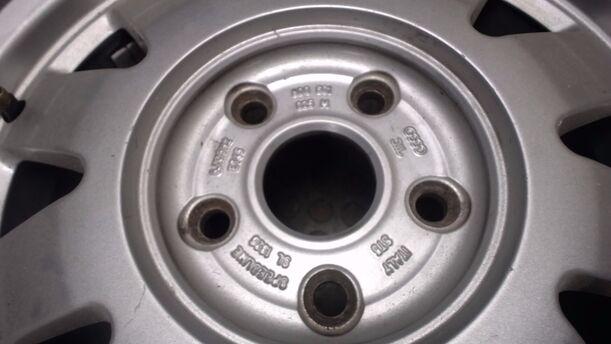 Foto: ALUFELGE 6X15 ET45 eines Audi A4 1.6 Style