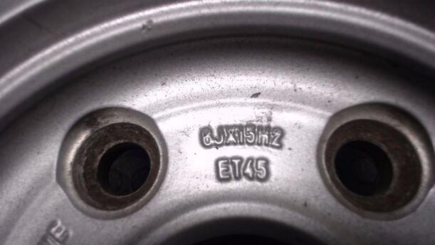 Foto: ALUFELGE 6X15 ET45 eines Audi A4 1.6 Style