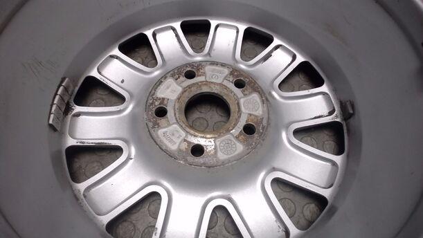 Foto: ALUFELGE 6X15 ET45 eines Audi A4 1.6 Style