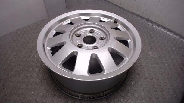 Foto: ALUFELGE 6X15 ET45 eines Audi A4 1.6 Style