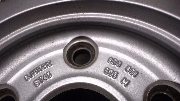 Foto: ALUFELGE 6X15 ET45 eines Audi A4 1.6 Style
