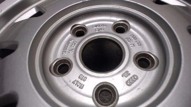 Foto: ALUFELGE 6X15 ET45 eines Audi A4 1.6 Style